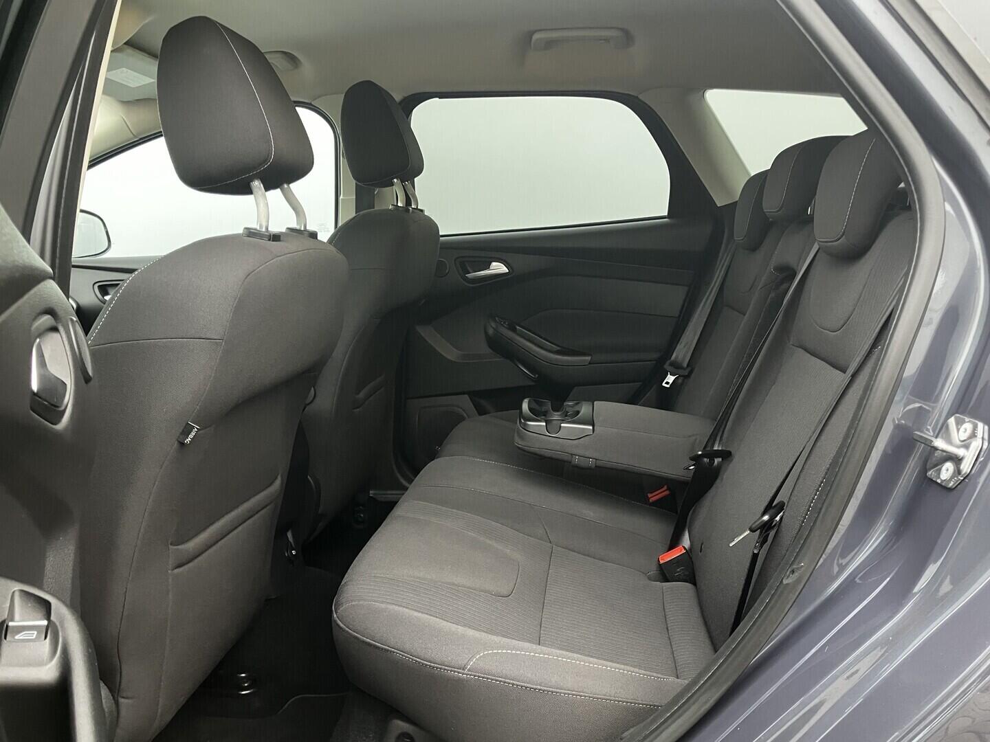 OM190V02422_30.webp_FOCUS titanium 1.6  110 kW manuál