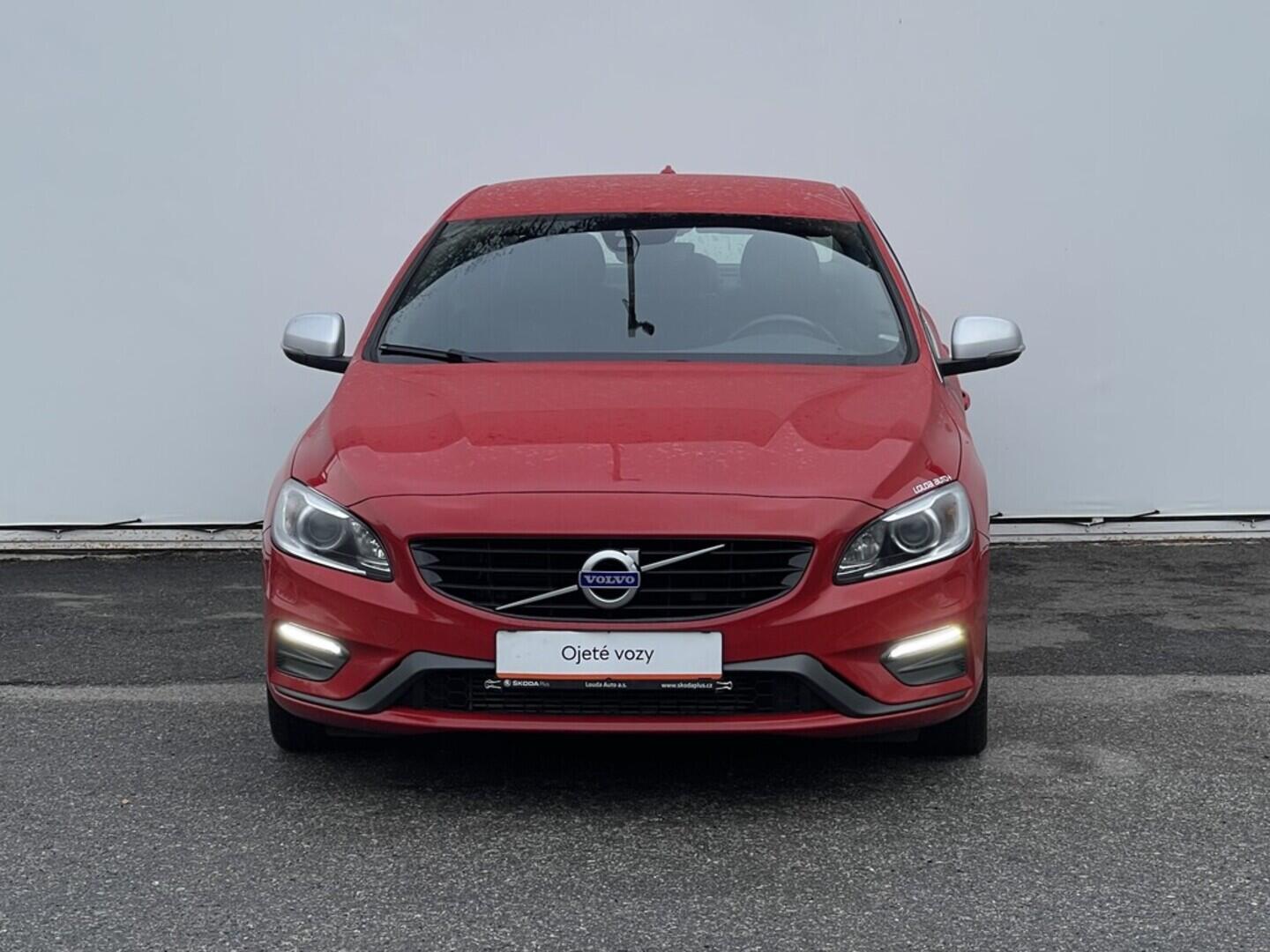 OM190V02431_13.webp_S60 R-Design SE 2.0  112 kW manuál