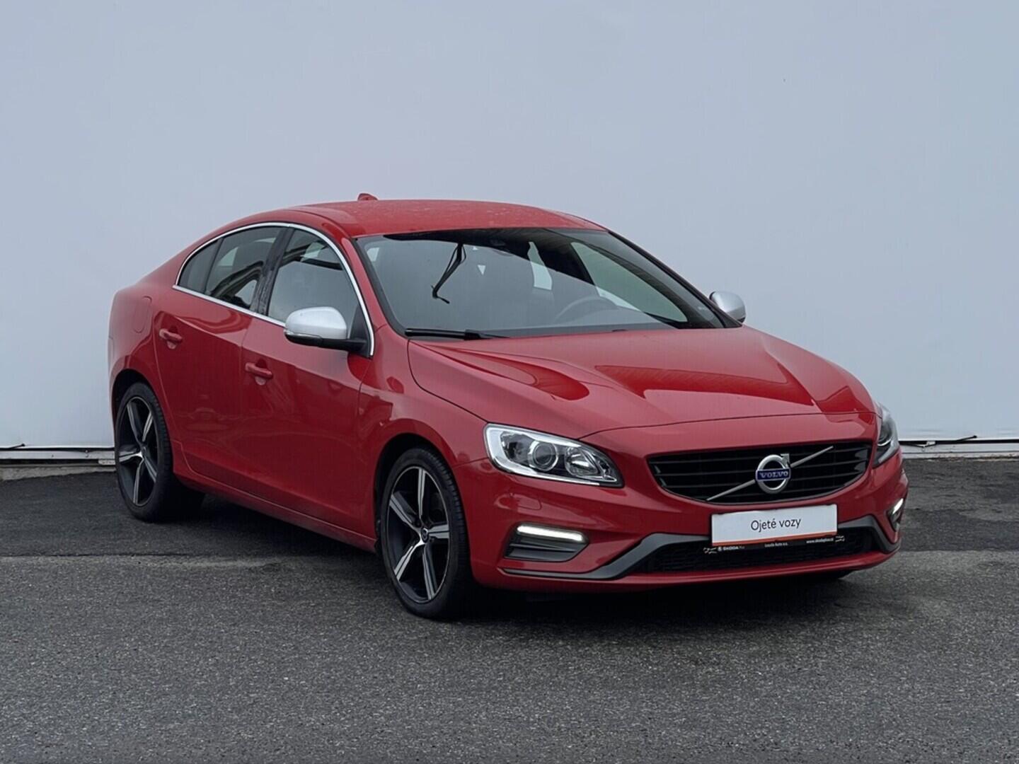 OM190V02431_14.webp_S60 R-Design SE 2.0  112 kW manuál