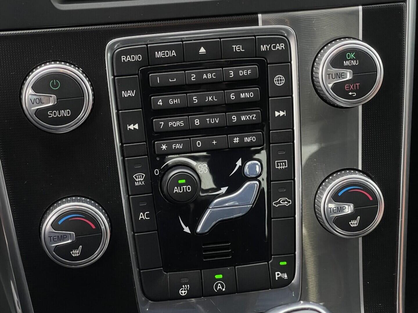 OM190V02431_27.webp_S60 R-Design SE 2.0  112 kW manuál