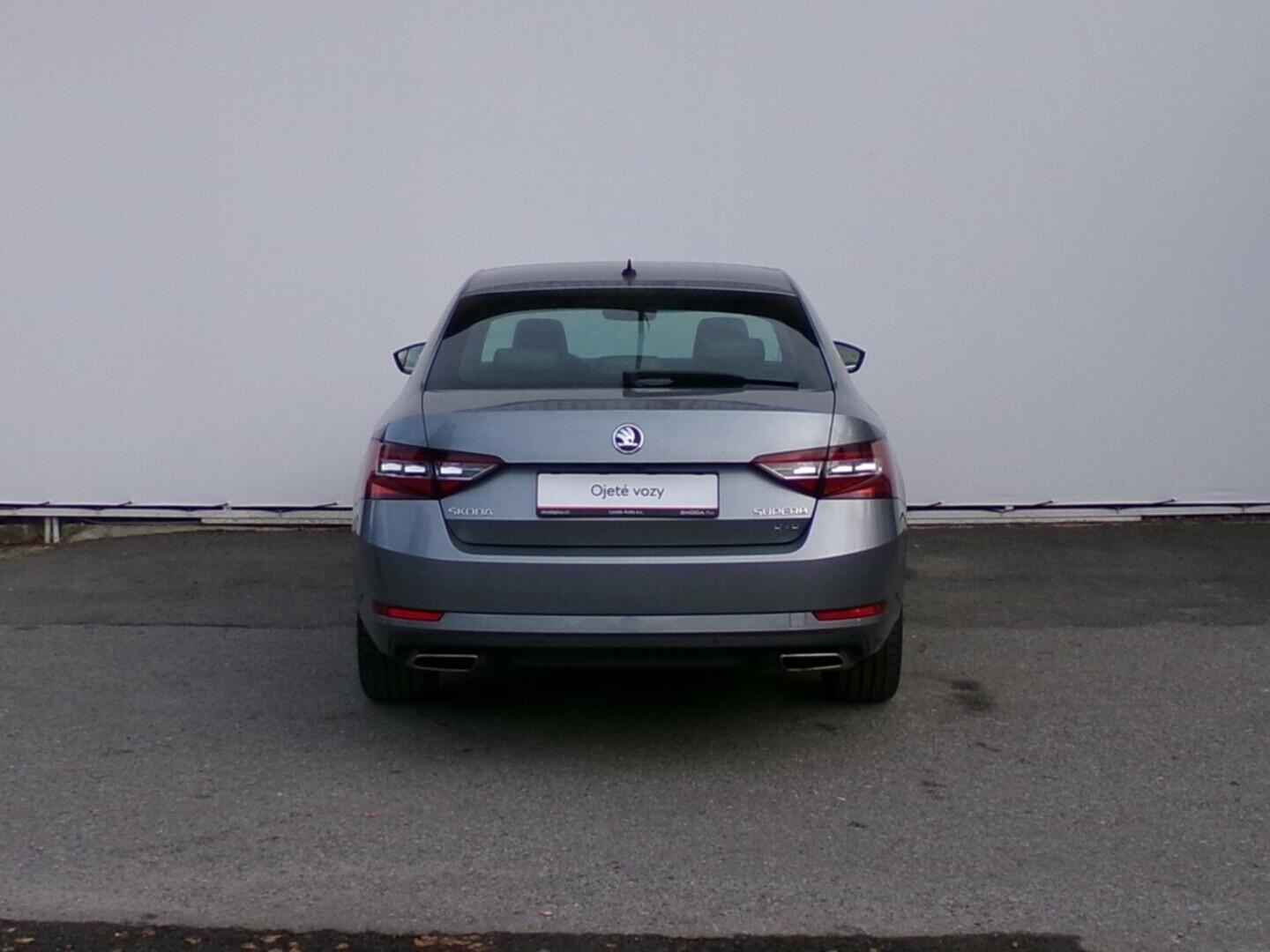 OM190V02433_17.webp_SUPERB L&K 2.0 TSI 206 kW automat