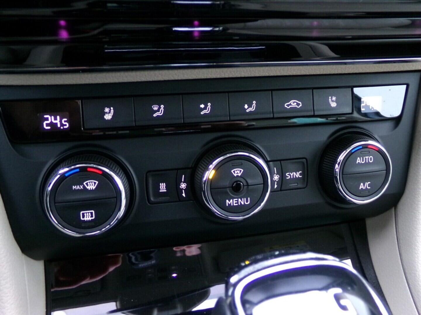 OM190V02433_27.webp_SUPERB L&K 2.0 TSI 206 kW automat