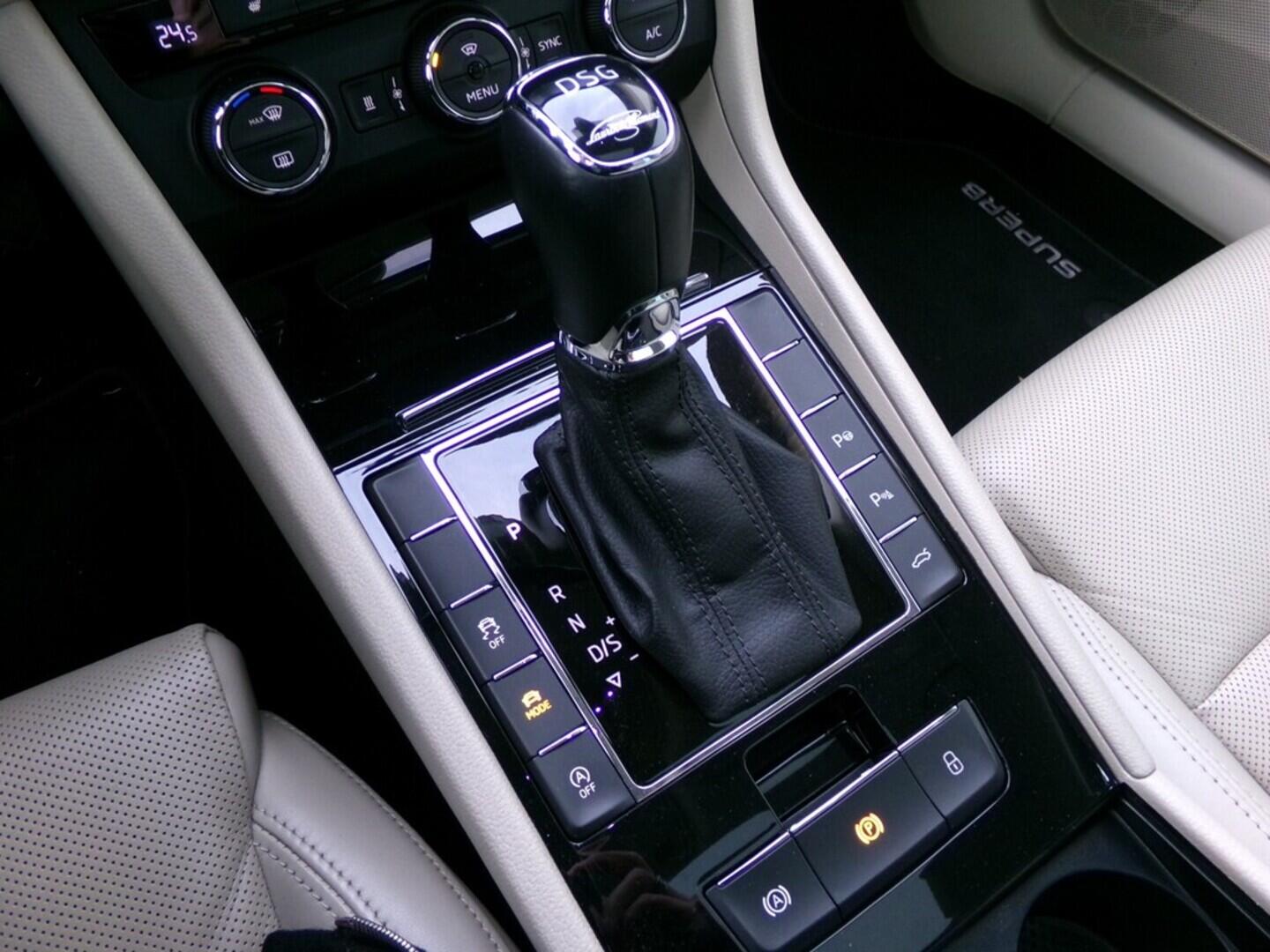 OM190V02433_28.webp_SUPERB L&K 2.0 TSI 206 kW automat