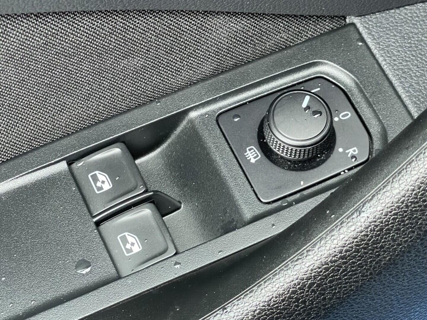 OM190V02434_21.webp_SCALA Ambition 1.0 TSI 81 kW manuál, DPH