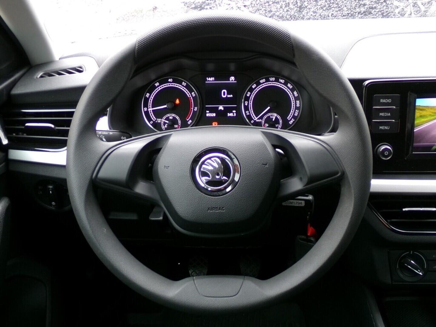 OM190V02434_23.webp_SCALA Ambition 1.0 TSI 81 kW manuál, DPH