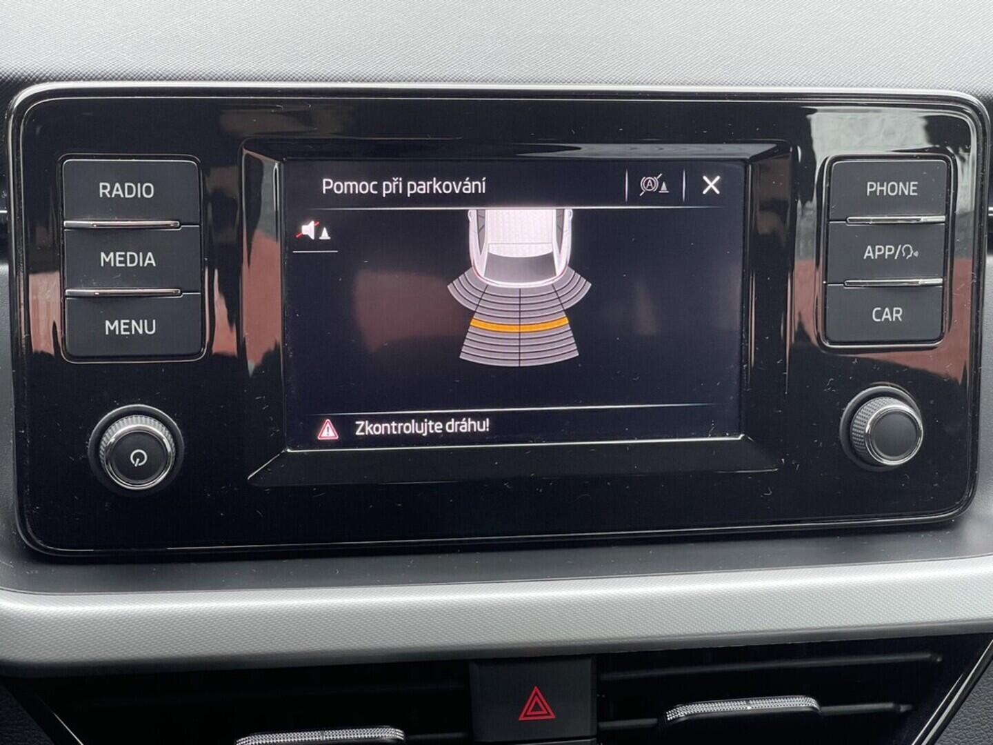 OM190V02434_25.webp_SCALA Ambition 1.0 TSI 81 kW manuál, DPH