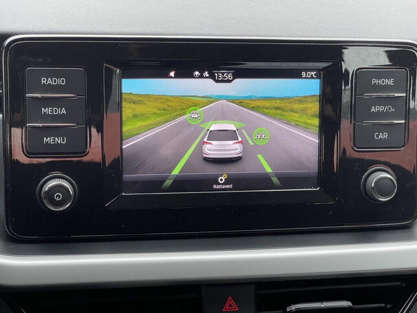 OM190V02434_26.webp_SCALA Ambition 1.0 TSI 81 kW manuál, DPH