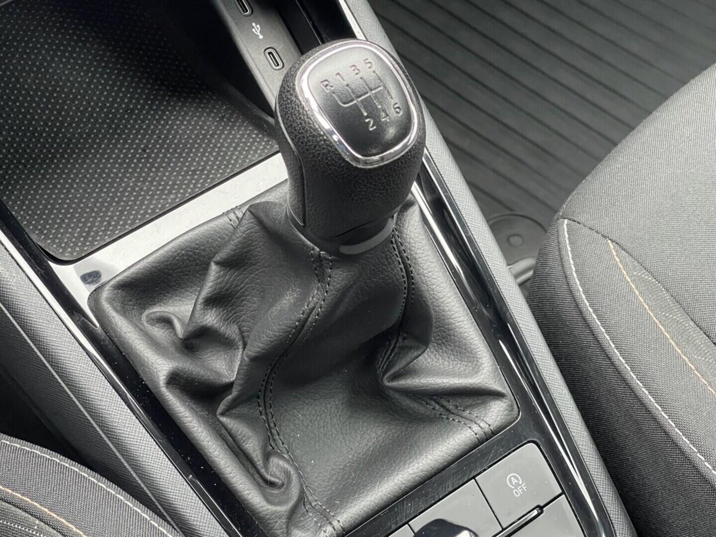 OM190V02434_28.webp_SCALA Ambition 1.0 TSI 81 kW manuál, DPH