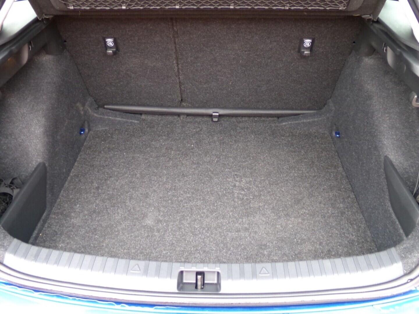 OM190V02434_30.webp_SCALA Ambition 1.0 TSI 81 kW manuál, DPH