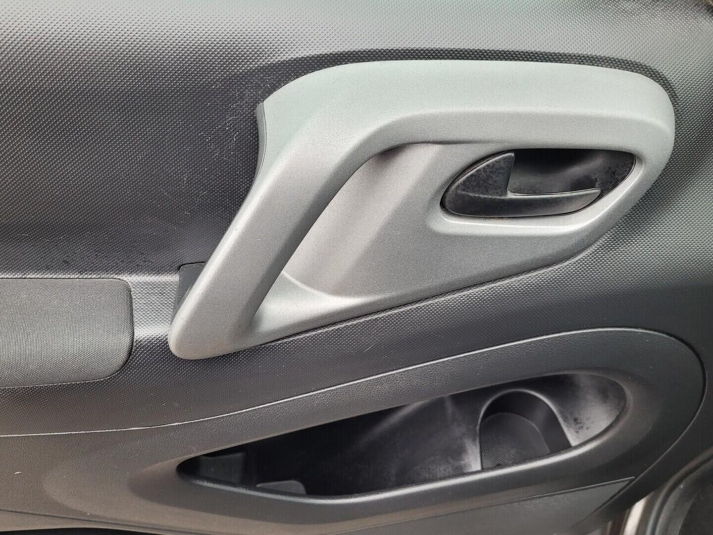 OM190V02440_21.webp_BERLINGO Multispace 1.6  73 kW manuál