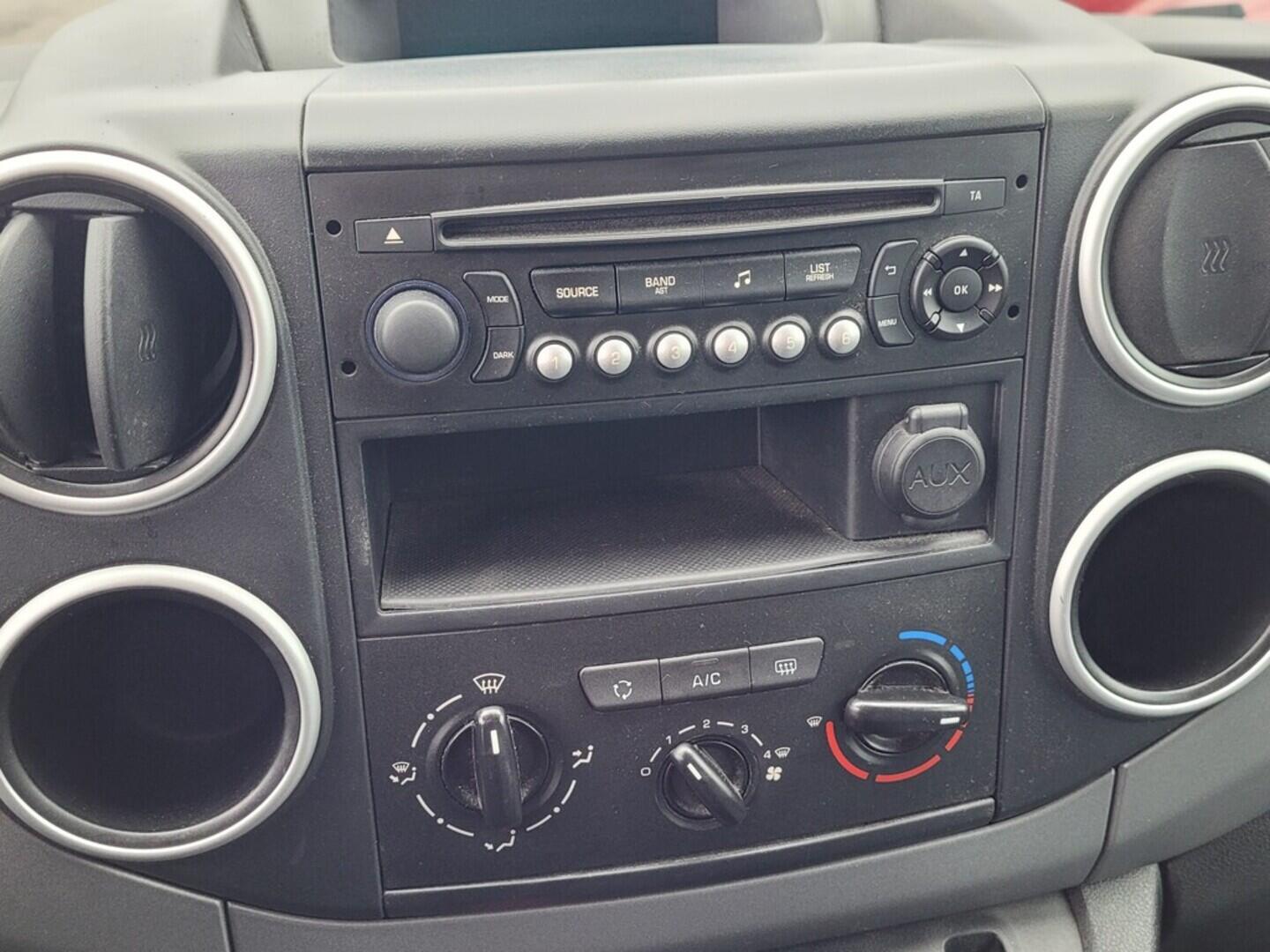 OM190V02440_27.webp_BERLINGO Multispace 1.6  73 kW manuál