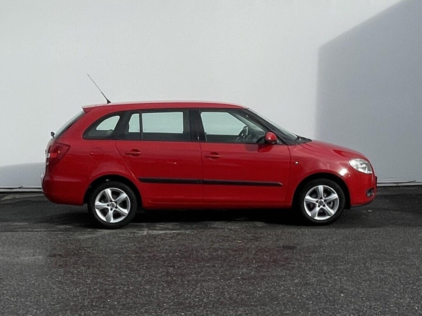 OM190V02444_16.webp_FABIA Elegance 1.6 MPI 77 kW manuál