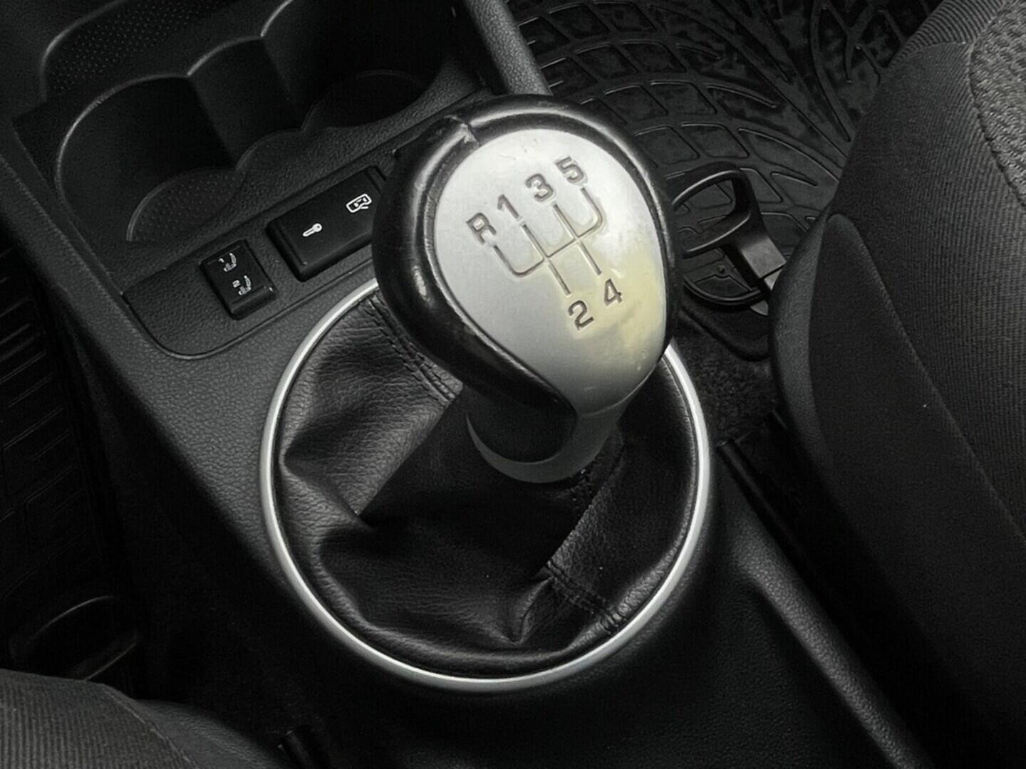 OM190V02444_28.webp_FABIA Elegance 1.6 MPI 77 kW manuál