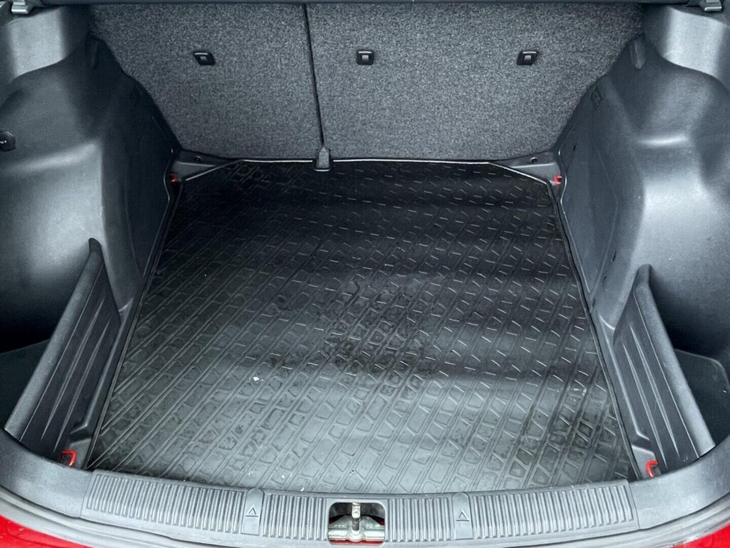 OM190V02444_30.webp_FABIA Elegance 1.6 MPI 77 kW manuál