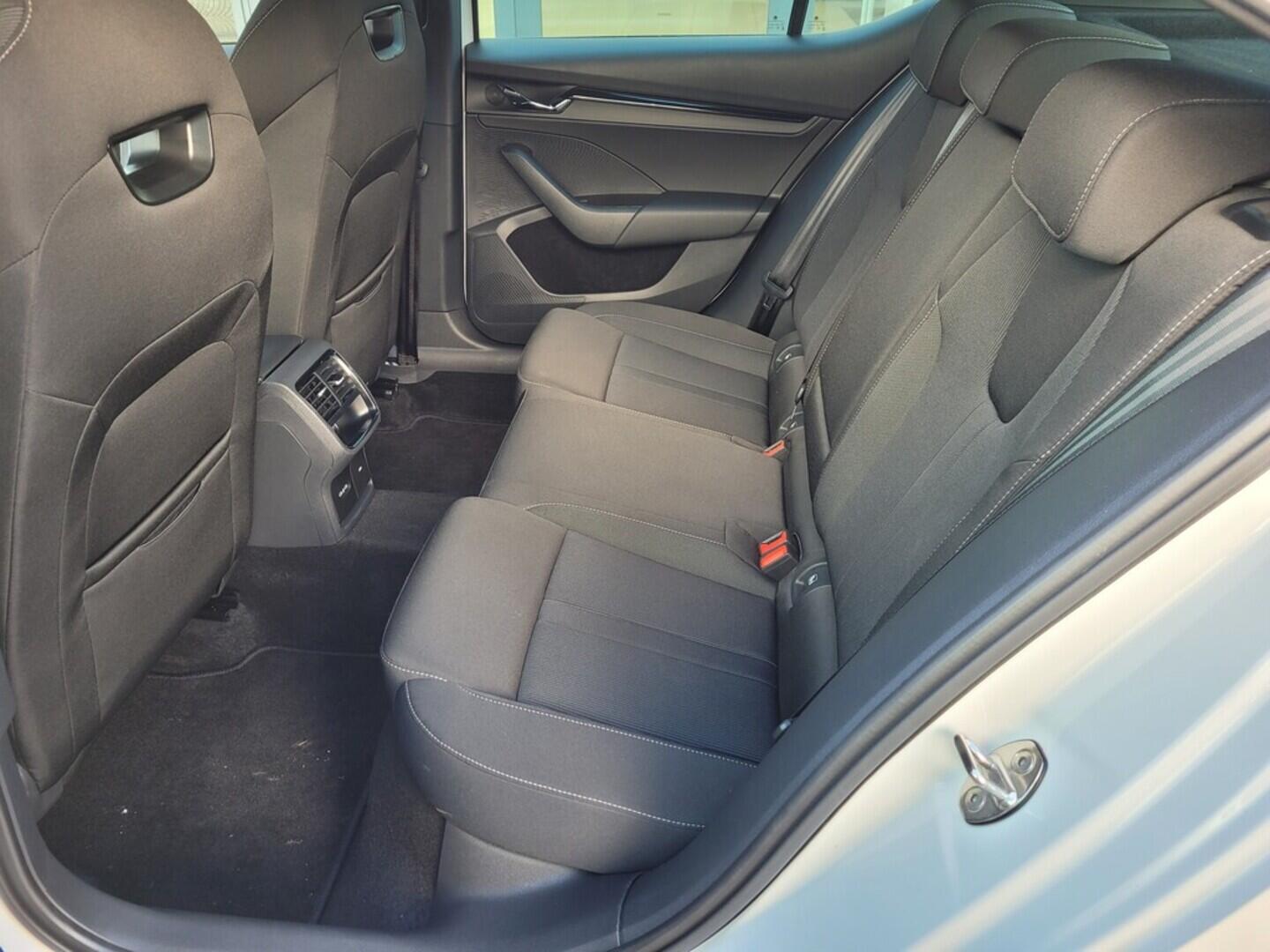 OM190V02445_30.webp_OCTAVIA SportLine 2.0 TDI 110 kW automat, DPH