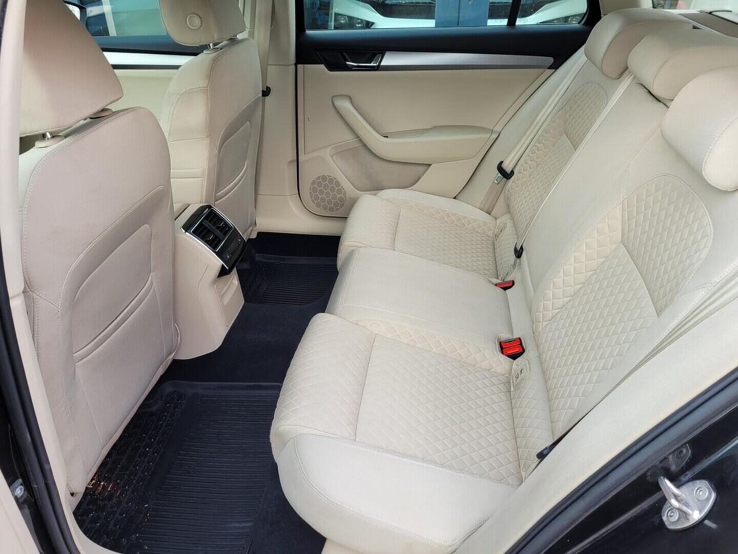 OM190V02449_30.webp_SUPERB Style 2.0 TDI 110 kW manuál, DPH