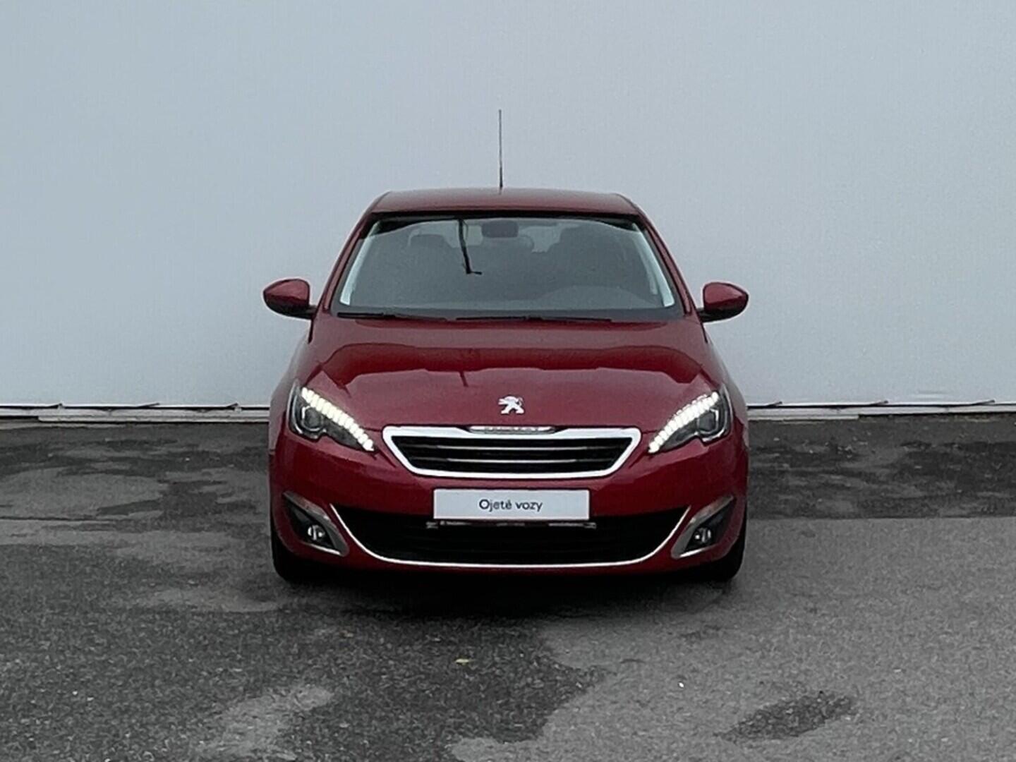 OM190V02456_13.webp_308 allure 1.6  88 kW manuál