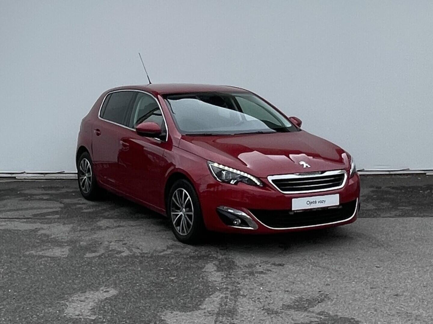 OM190V02456_14.webp_308 allure 1.6  88 kW manuál