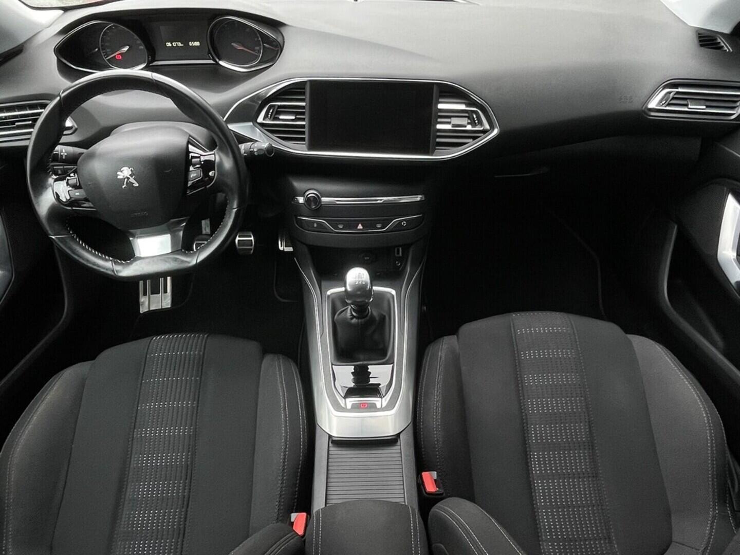 OM190V02456_18.webp_308 allure 1.6  88 kW manuál