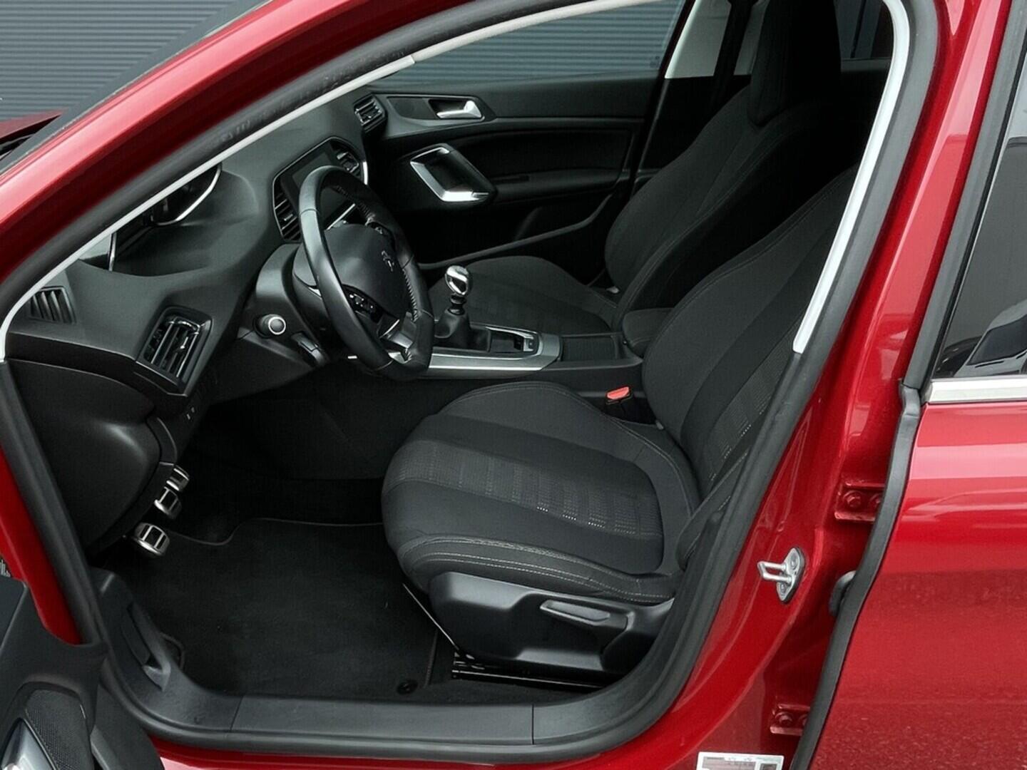 OM190V02456_20.webp_308 allure 1.6  88 kW manuál