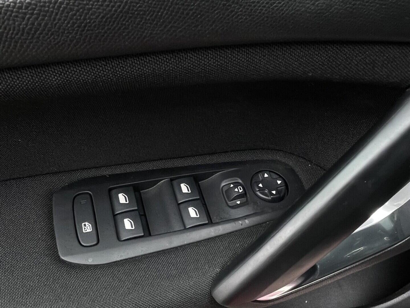 OM190V02456_21.webp_308 allure 1.6  88 kW manuál