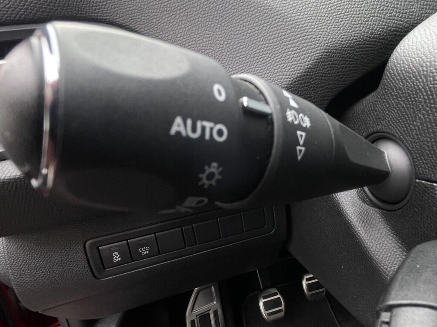 OM190V02456_22.webp_308 allure 1.6  88 kW manuál