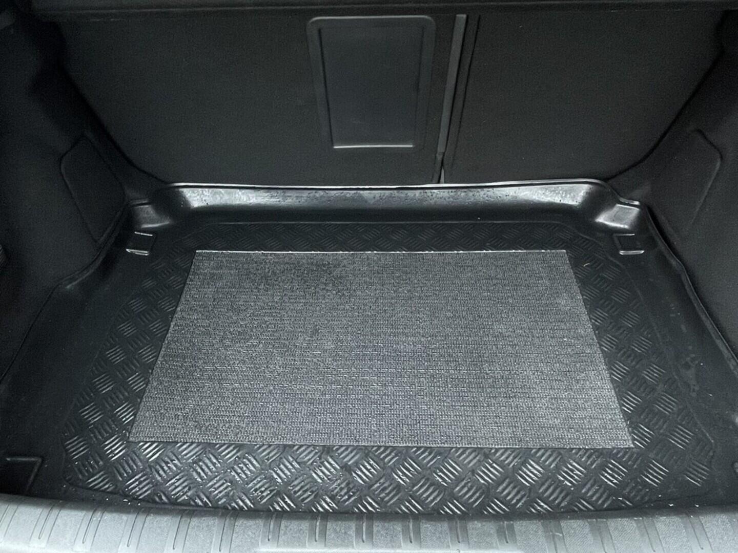 OM190V02456_30.webp_308 allure 1.6  88 kW manuál