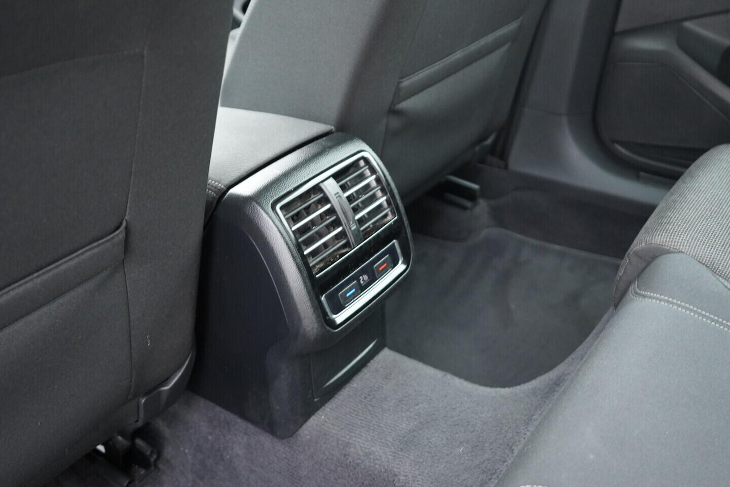 OM190V02464_38.webp_PASSAT VARIANT Comfortline 2.0 TDI 110 kW automat, DPH