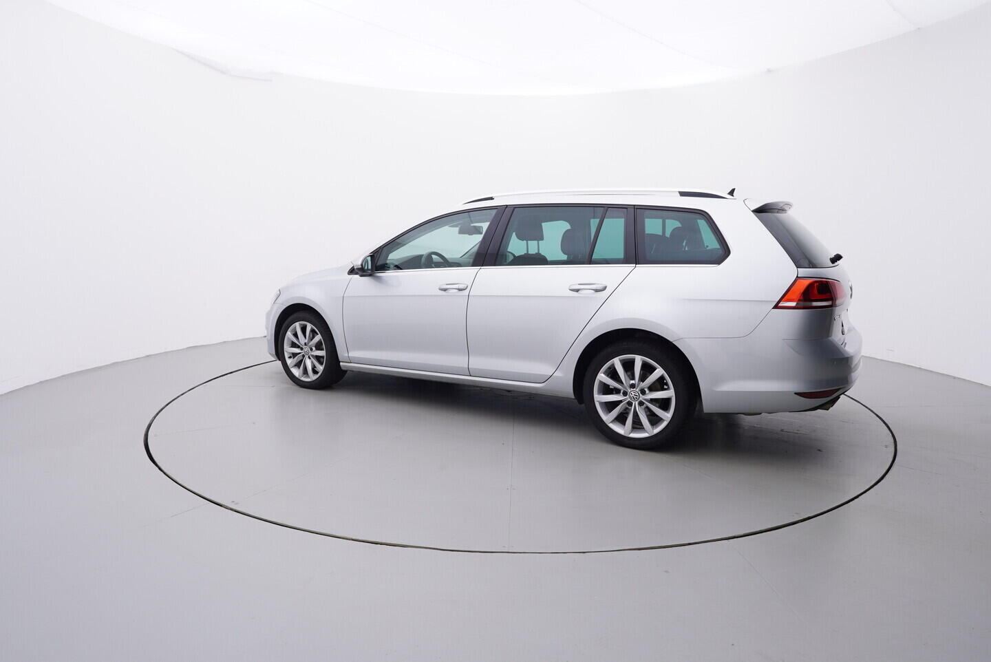 OM190V02468_12.webp_GOLF VARIANT Highline 2.0 TDI 110 kW automat
