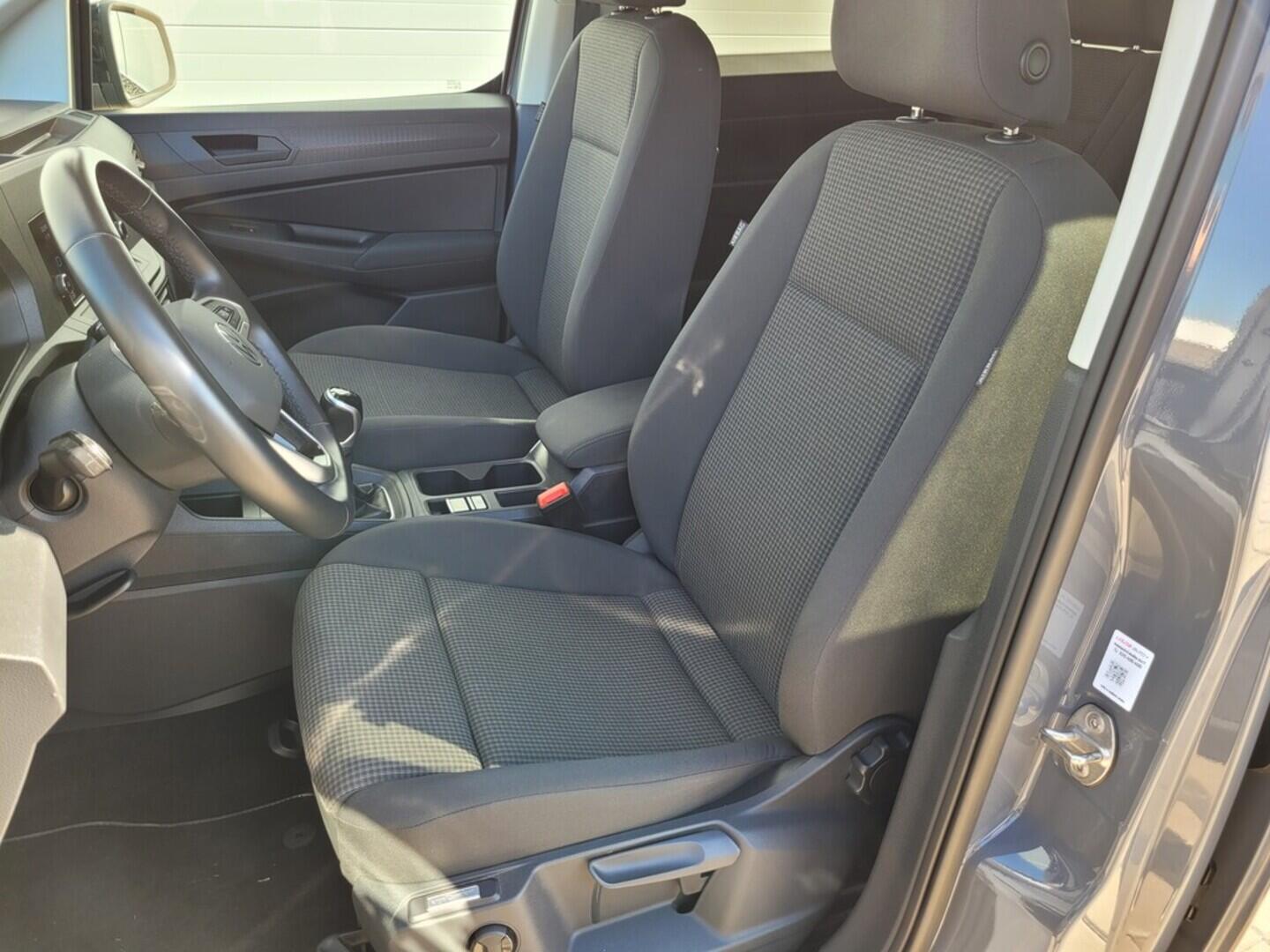 OM190V02469_37.webp_CADDY MAXI Maxi 2.0 TDI 90 kW manuál, DPH