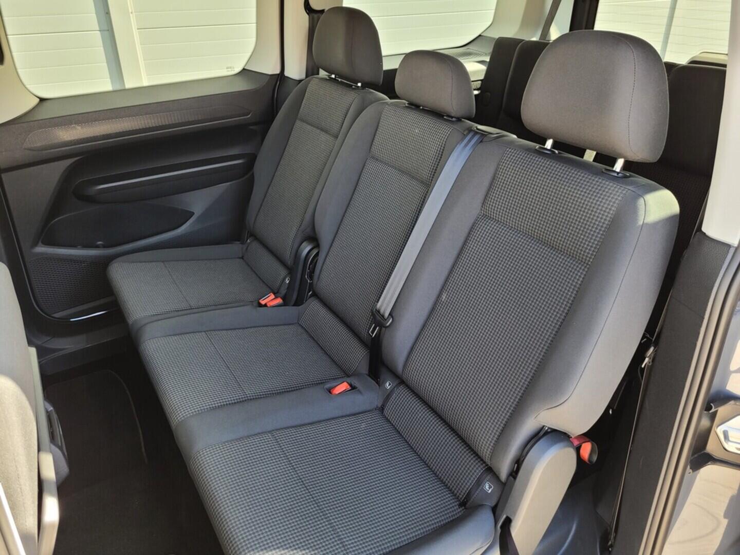 OM190V02469_38.webp_CADDY MAXI Maxi 2.0 TDI 90 kW manuál, DPH