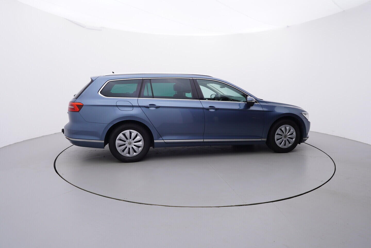 OM190V02472_15.webp_PASSAT VARIANT HIGHLINE 2.0 TDI 110 kW manuál