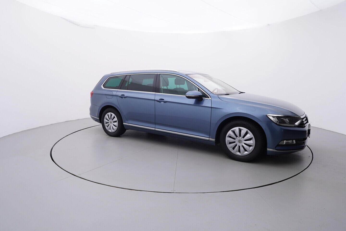 OM190V02472_16.webp_PASSAT VARIANT HIGHLINE 2.0 TDI 110 kW manuál