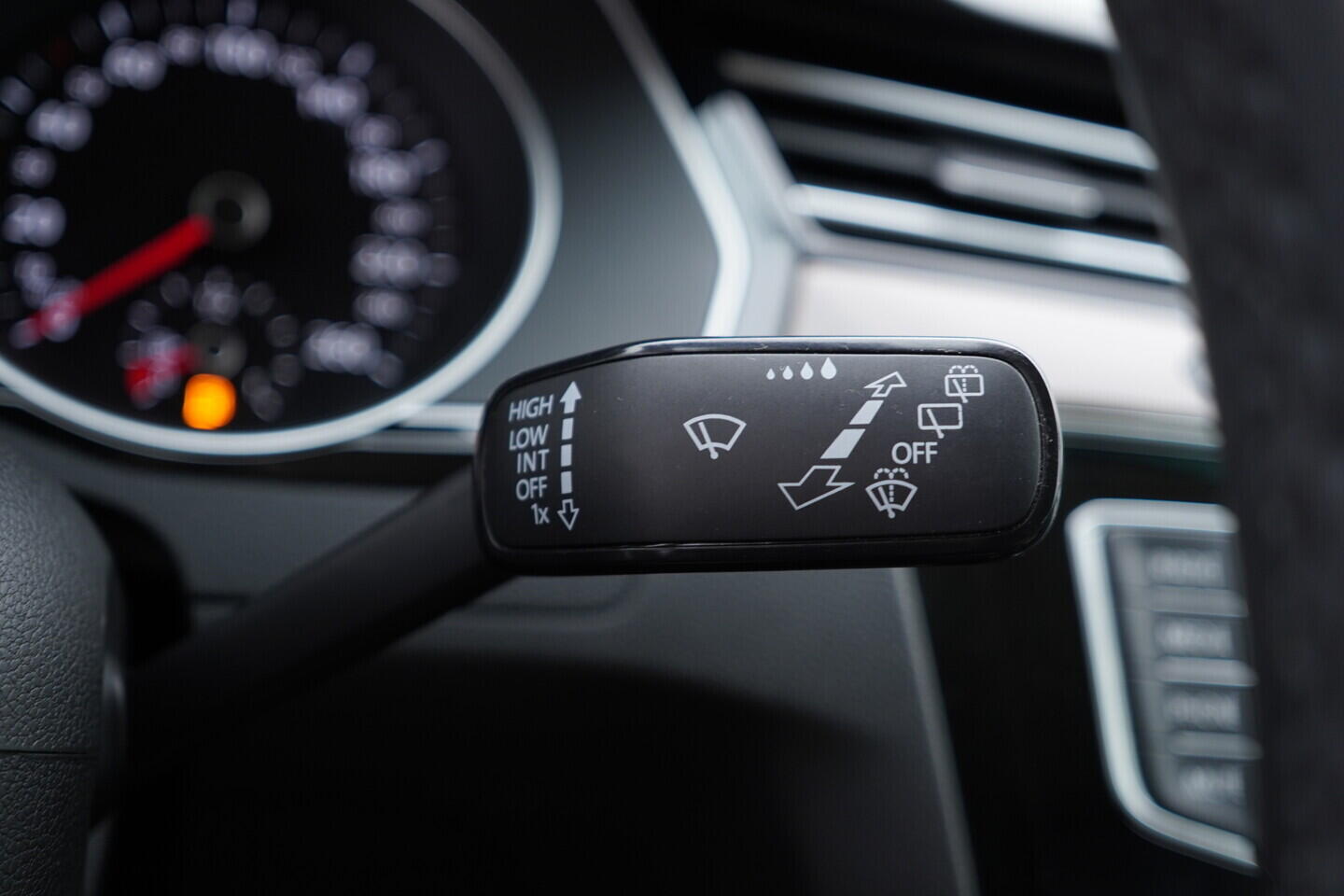 OM190V02472_25.webp_PASSAT VARIANT HIGHLINE 2.0 TDI 110 kW manuál