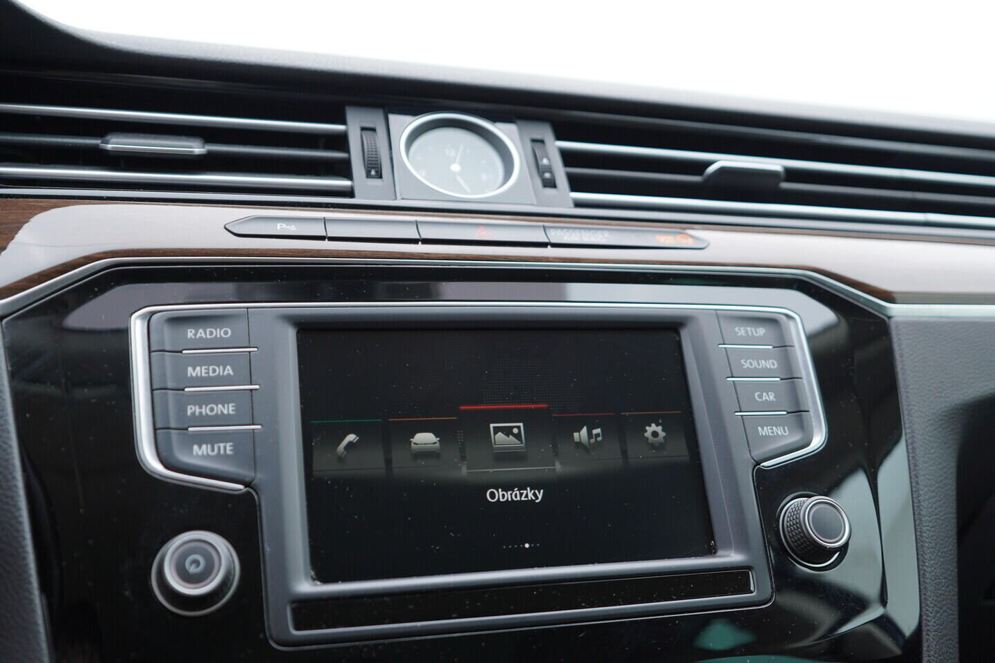 OM190V02472_28.webp_PASSAT VARIANT HIGHLINE 2.0 TDI 110 kW manuál