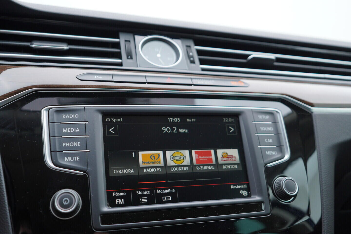 OM190V02472_29.webp_PASSAT VARIANT HIGHLINE 2.0 TDI 110 kW manuál