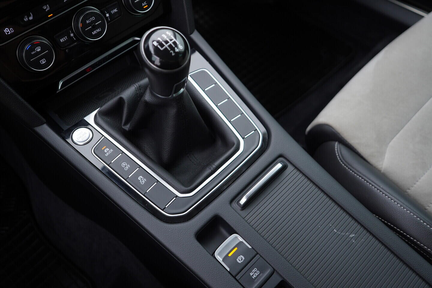 OM190V02472_32.webp_PASSAT VARIANT HIGHLINE 2.0 TDI 110 kW manuál