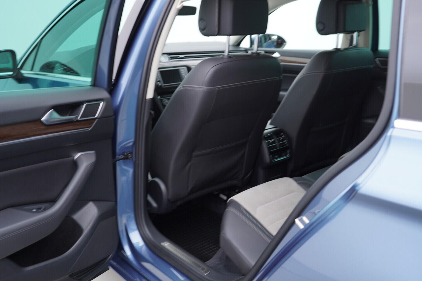 OM190V02472_33.webp_PASSAT VARIANT HIGHLINE 2.0 TDI 110 kW manuál