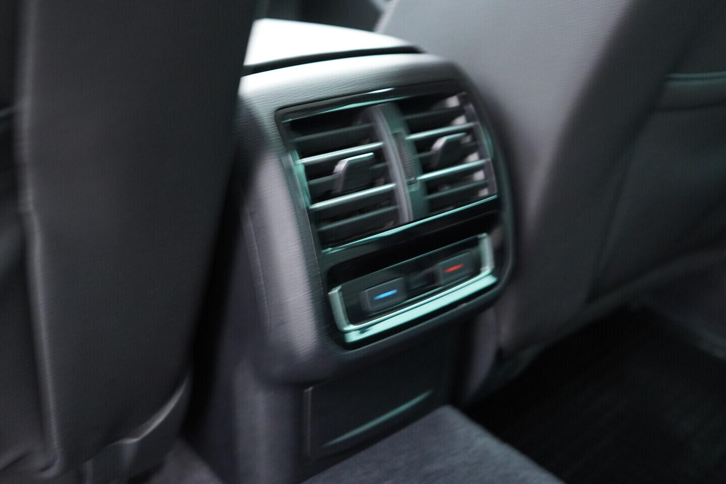 OM190V02472_34.webp_PASSAT VARIANT HIGHLINE 2.0 TDI 110 kW manuál