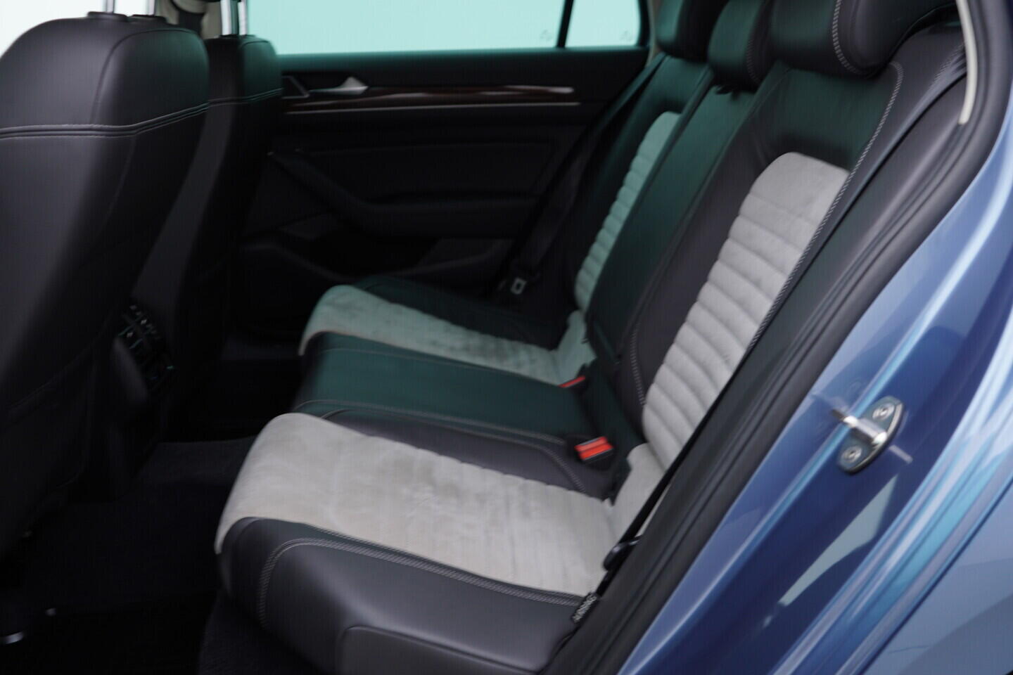 OM190V02472_35.webp_PASSAT VARIANT HIGHLINE 2.0 TDI 110 kW manuál