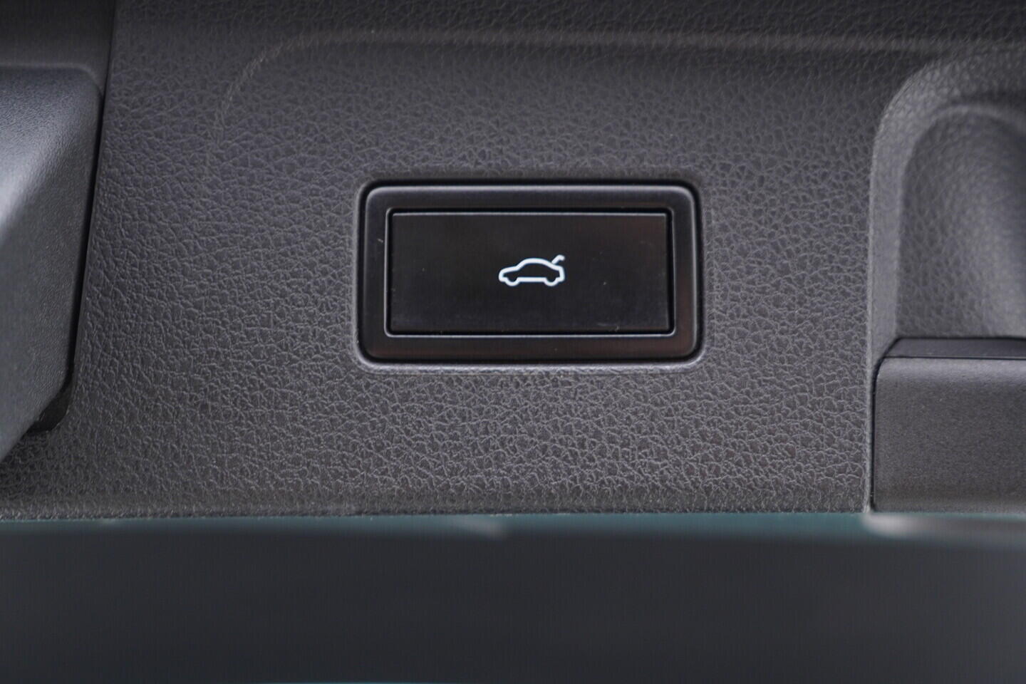 OM190V02472_36.webp_PASSAT VARIANT HIGHLINE 2.0 TDI 110 kW manuál