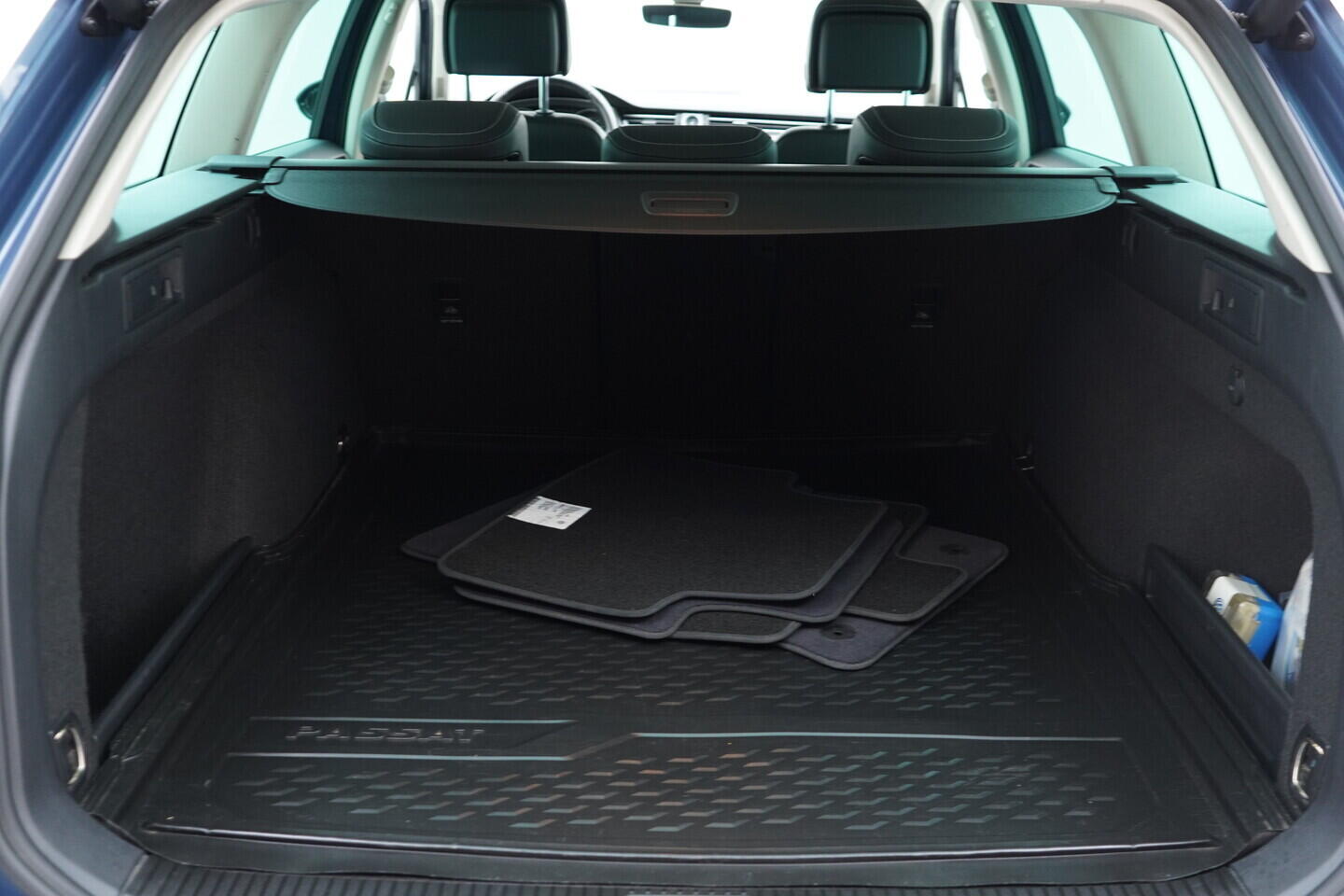 OM190V02472_37.webp_PASSAT VARIANT HIGHLINE 2.0 TDI 110 kW manuál