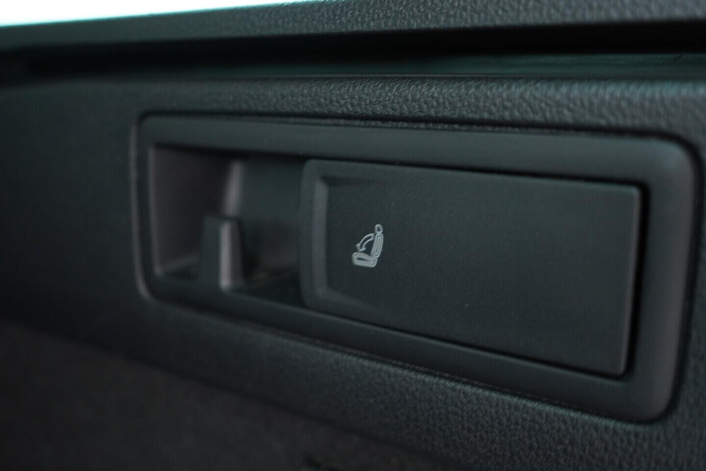 OM190V02472_38.webp_PASSAT VARIANT HIGHLINE 2.0 TDI 110 kW manuál