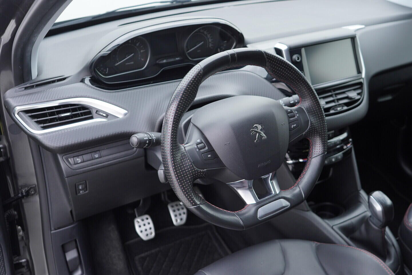 OM190V02476_21.webp_208 GT line 1.2  81 kW manuál