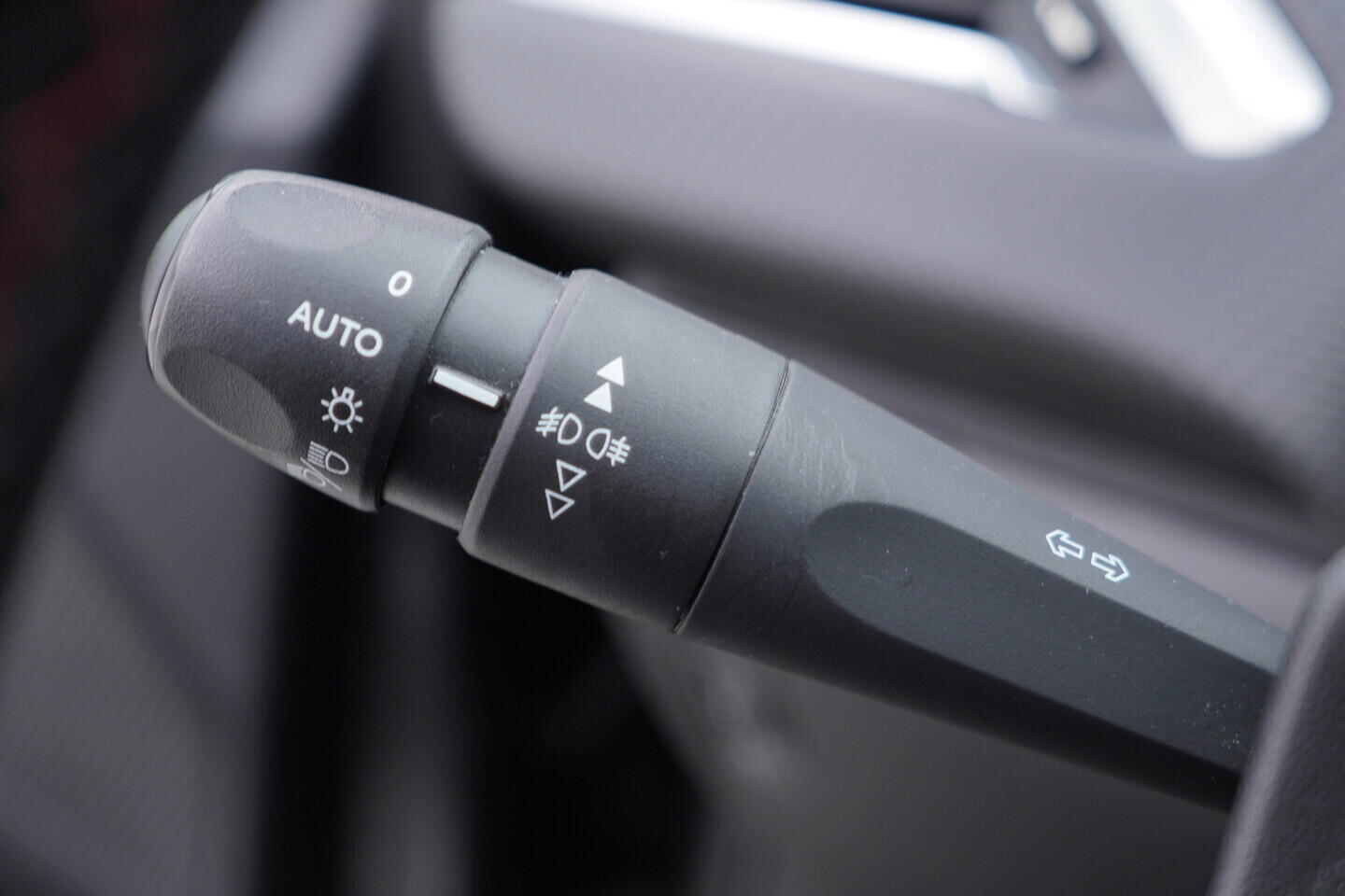 OM190V02476_23.webp_208 GT line 1.2  81 kW manuál