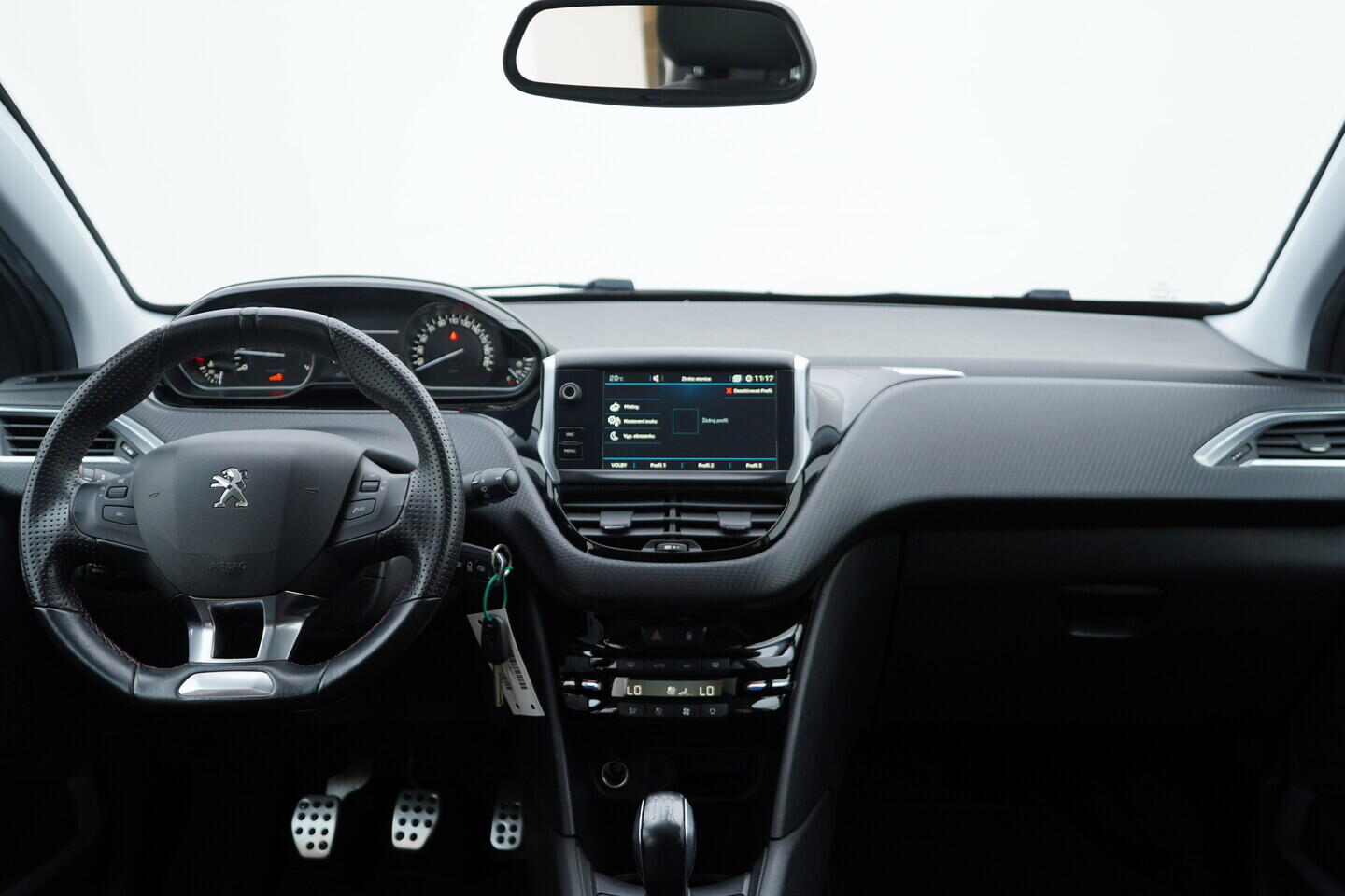 OM190V02476_26.webp_208 GT line 1.2  81 kW manuál