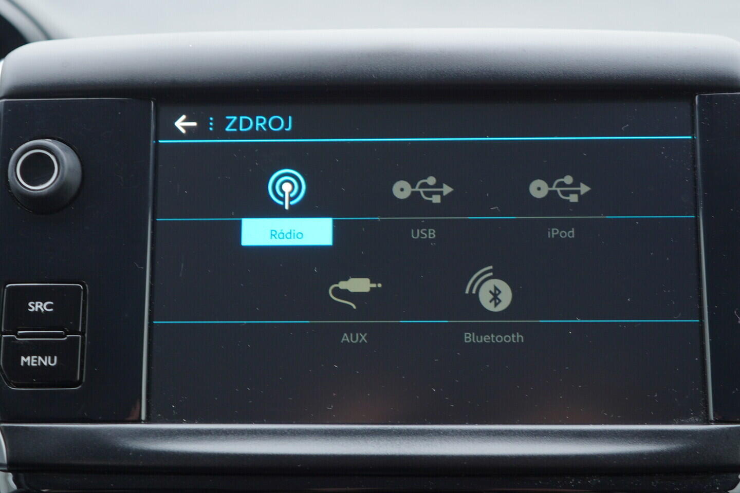 OM190V02476_30.webp_208 GT line 1.2  81 kW manuál