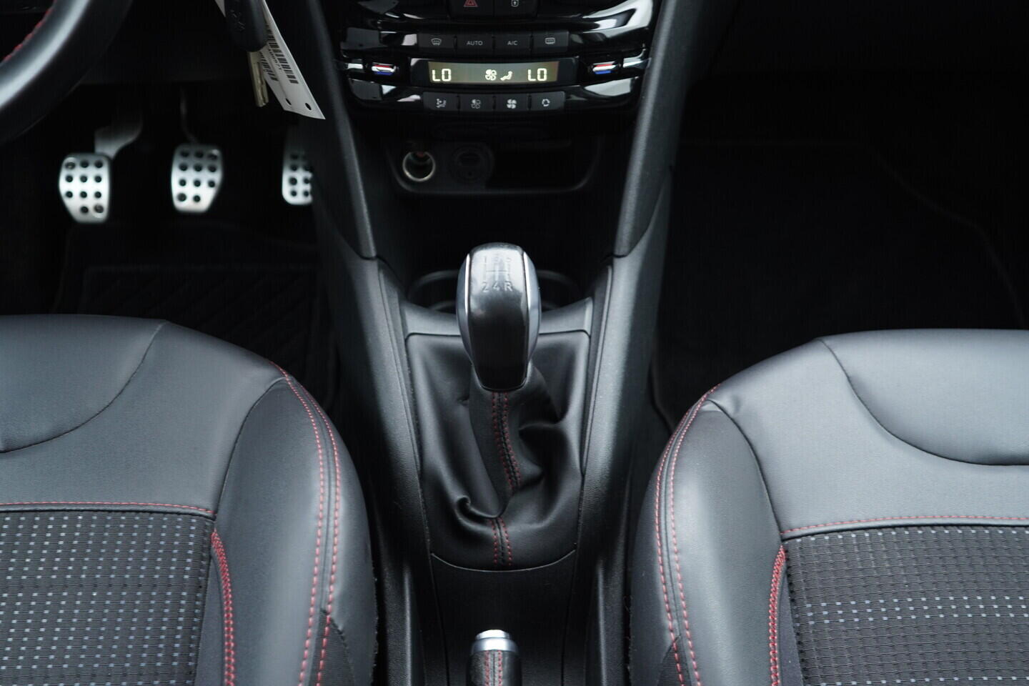 OM190V02476_33.webp_208 GT line 1.2  81 kW manuál