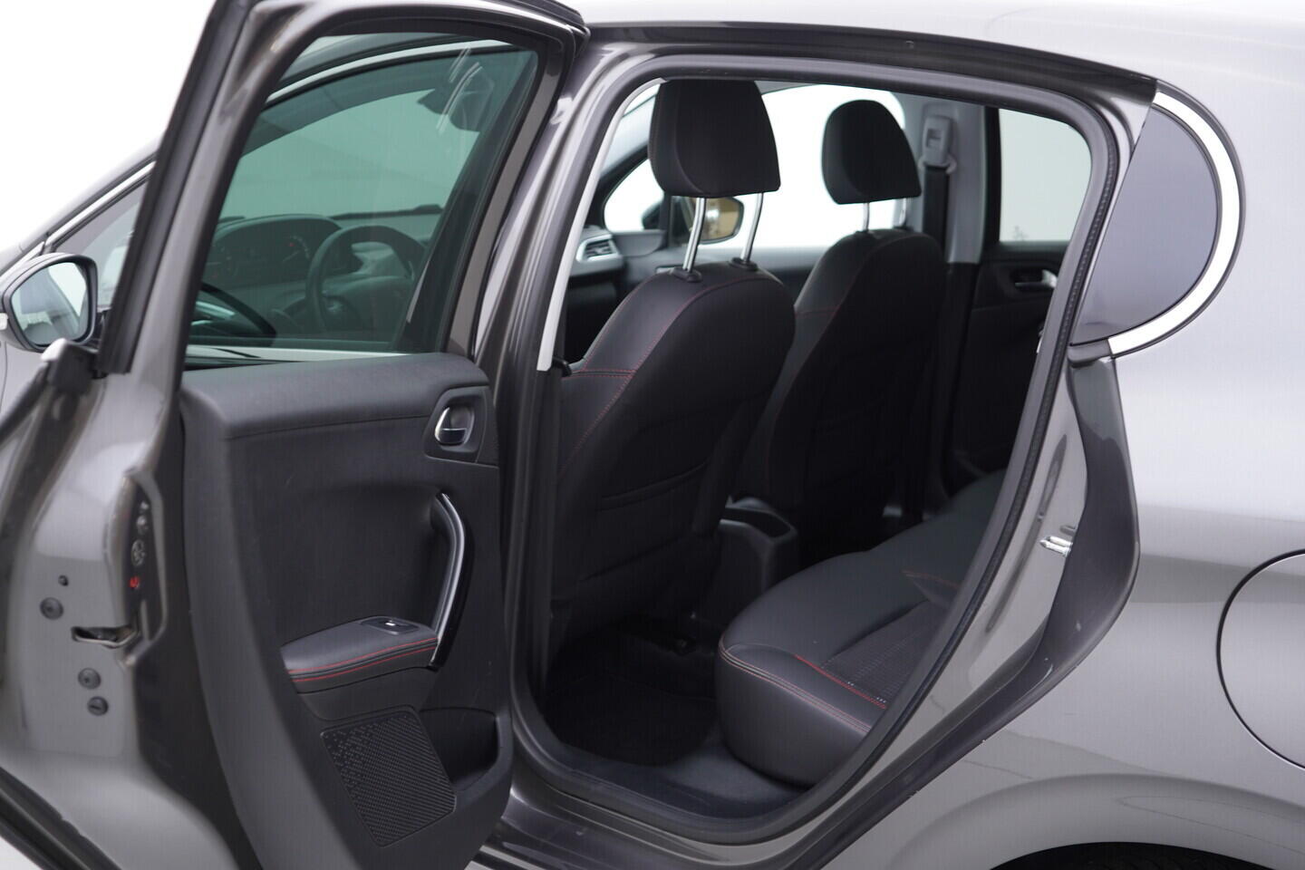 OM190V02476_34.webp_208 GT line 1.2  81 kW manuál