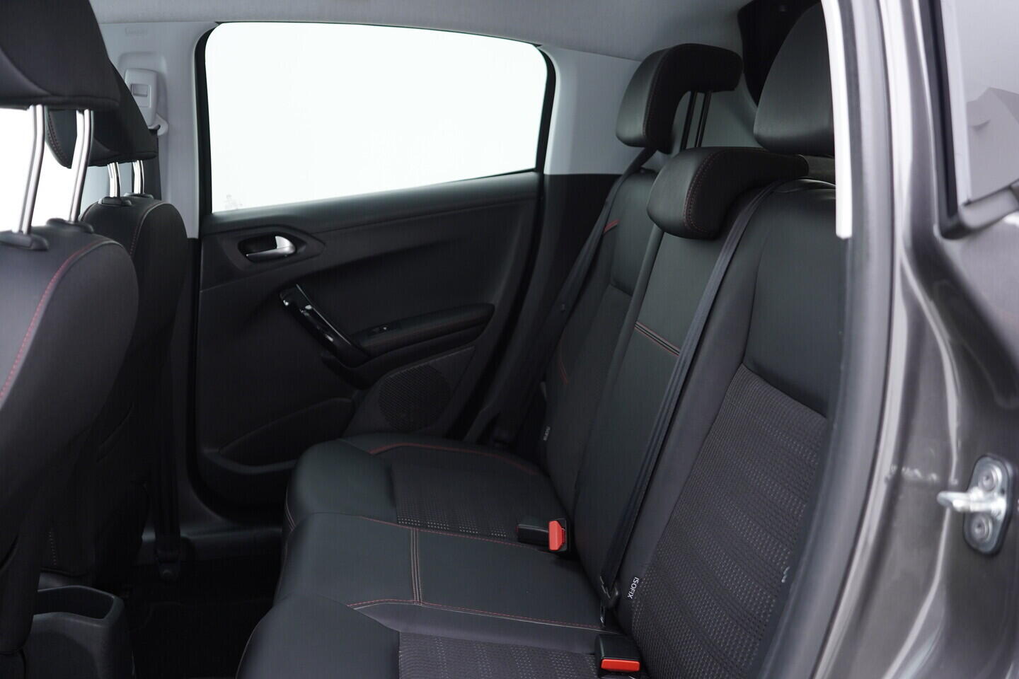 OM190V02476_35.webp_208 GT line 1.2  81 kW manuál